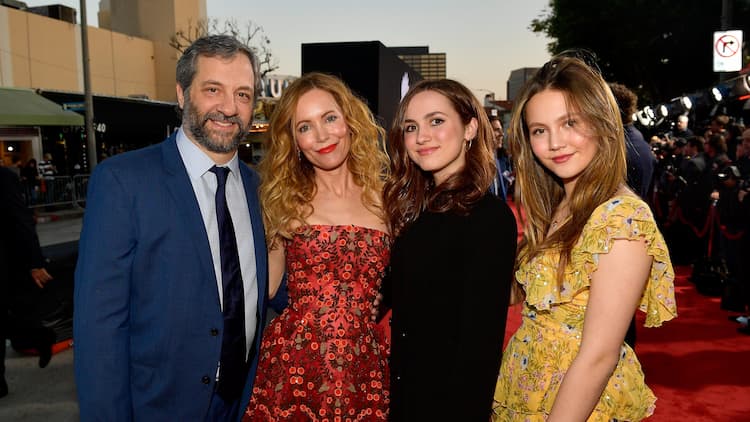 Leslie Mann, her husband and her daughters