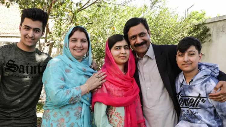 Ziauddin Yousafzai, his wife, daughter and sons Photo