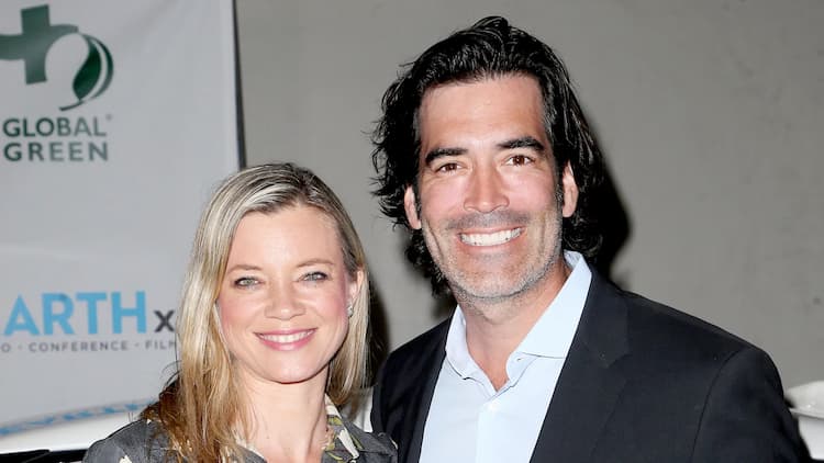 Carter Oosterhouse and his wife Amy Smart 's Photo