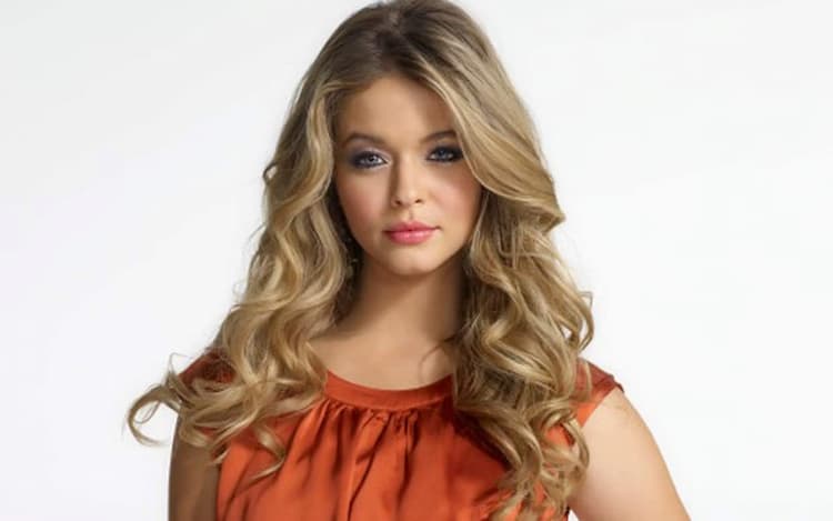 Sasha Pieterse Photo