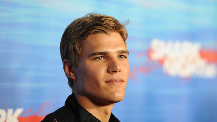 Chris Zylka Photo