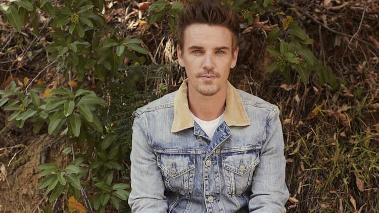 Riley Smith Bio, Age, Family, Height, Net, The Messengers, Movies