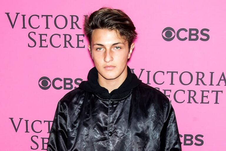 anwar-hadid-bio-age-net-worth-height-siblings-family-relation