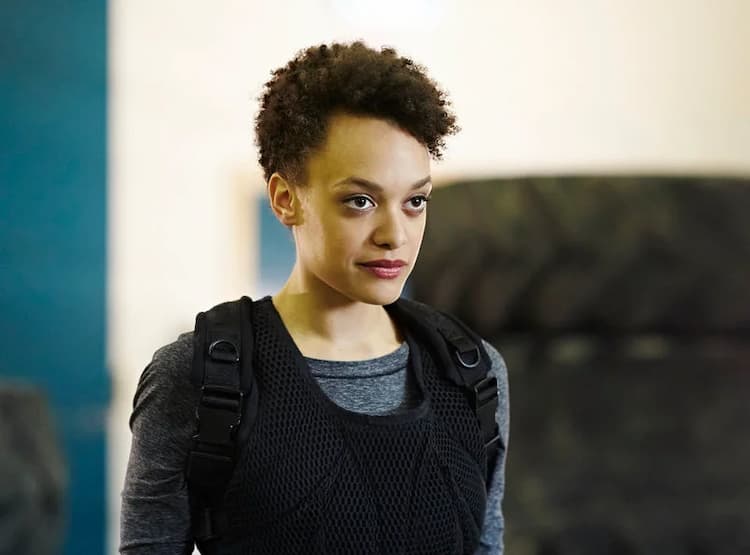 Britne Oldford Photo