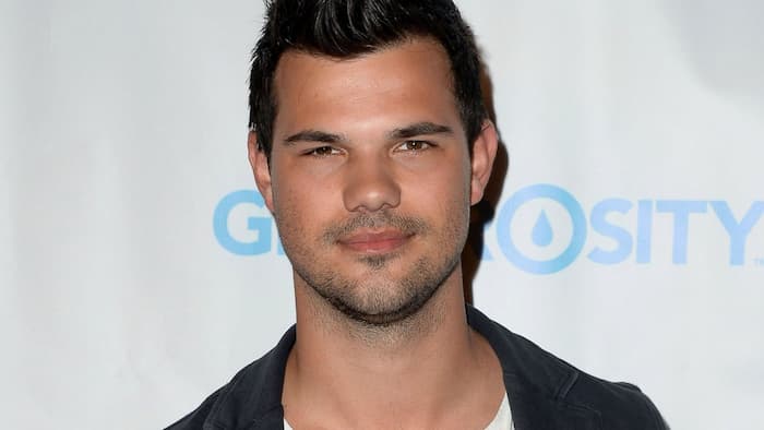 Taylor Lautner Photo