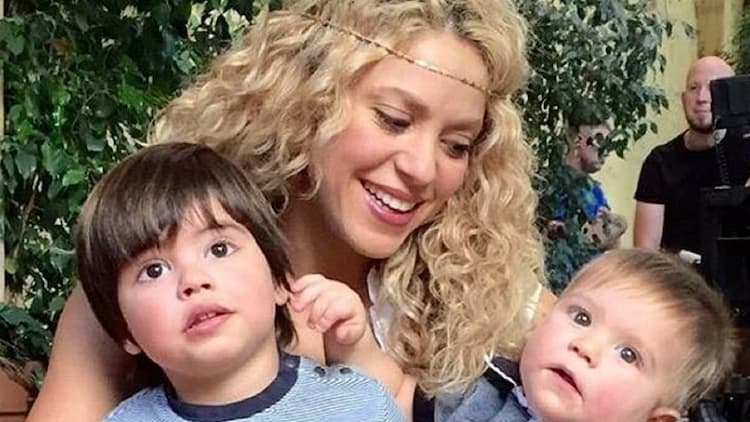 Shakira and her children photo