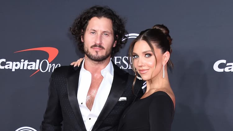 Valentin Chmerkovskiy and hiswife Jenna Johnson