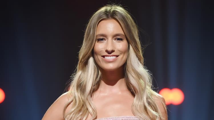 Renee Bargh Photo