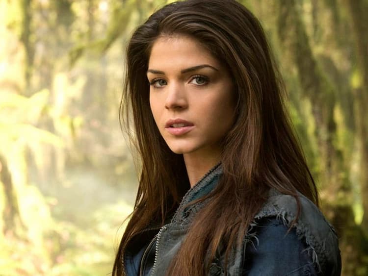 Marie Avgeropoulos Photo