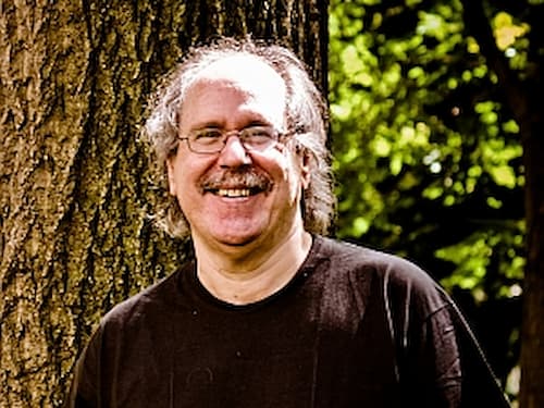 American novelist and singer-songwriter Paul Levinson