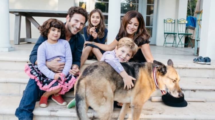 Mark Feuerstein together with his wife Dana Klein and their three children